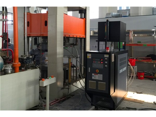 模壓制品有流痕溫度不均勻怎么辦？「歐能機械」油溫機幫您解決